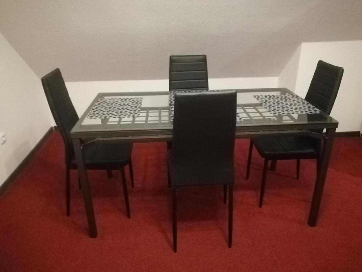 Ferienwohnung In Duesseldorf Hassel Exterior foto